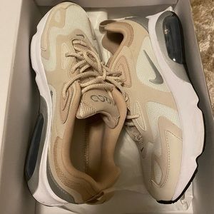 Air270 Nike womens sneaker